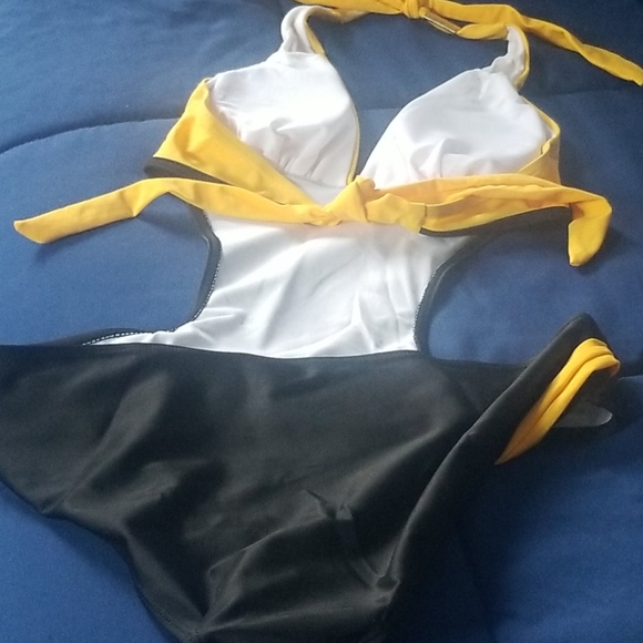 One piece swimsuit - Picture 4 of 6